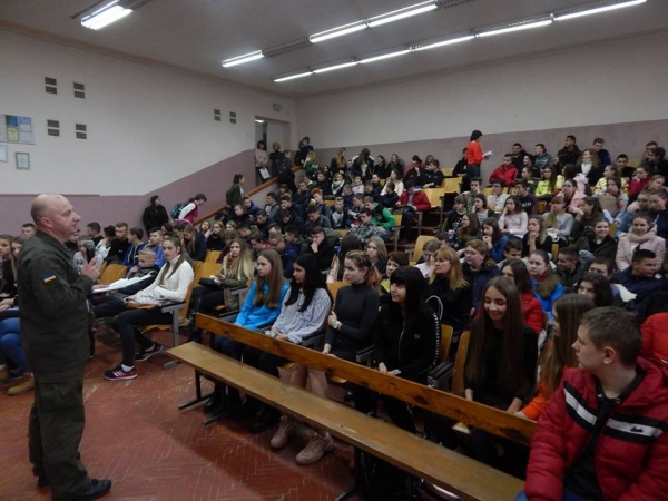 Старшокласникам розповіли про службу в лавах Національної гвардії України