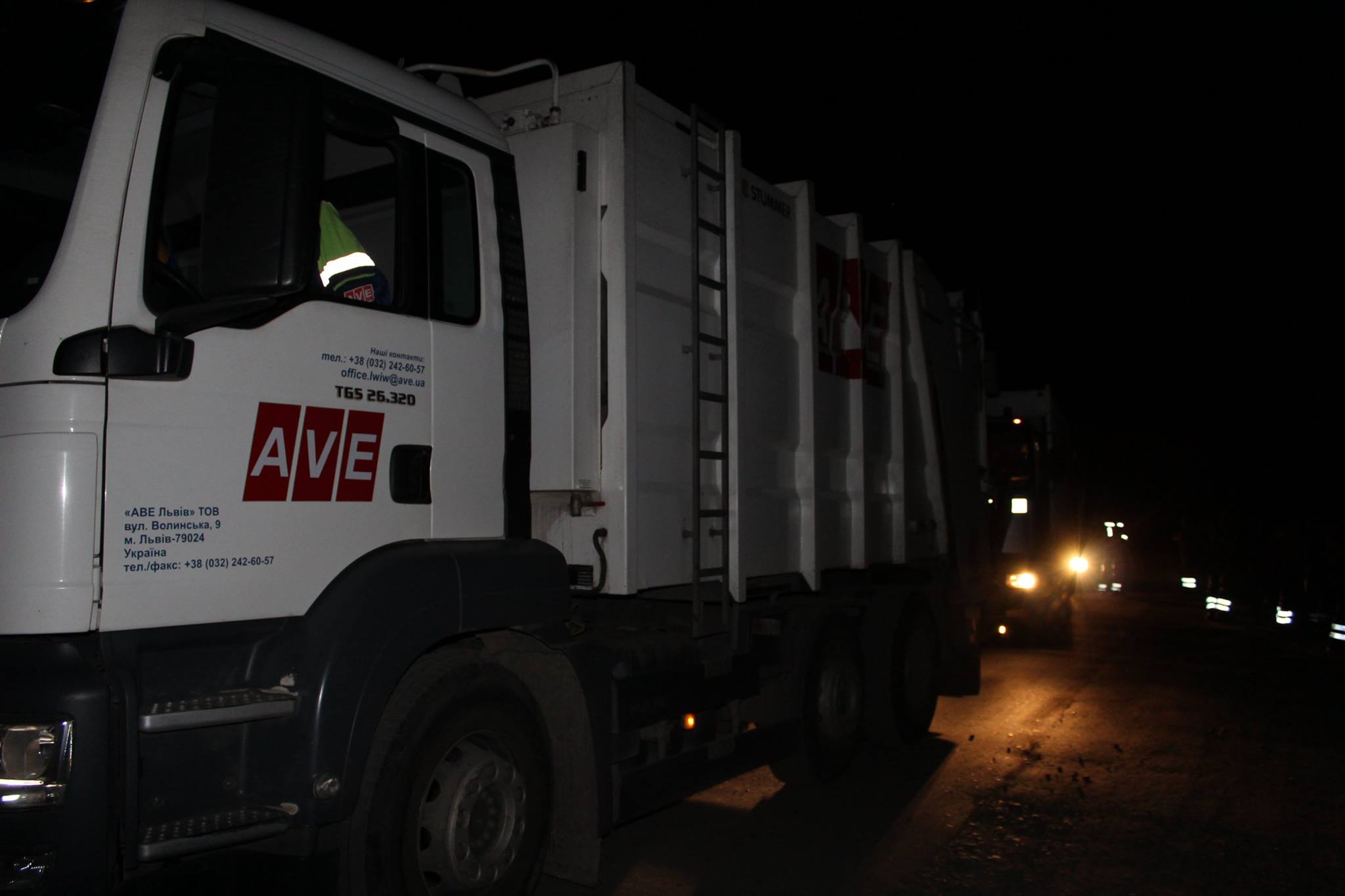 В Сокалі активісти заблокували сміттєвози зі Львова