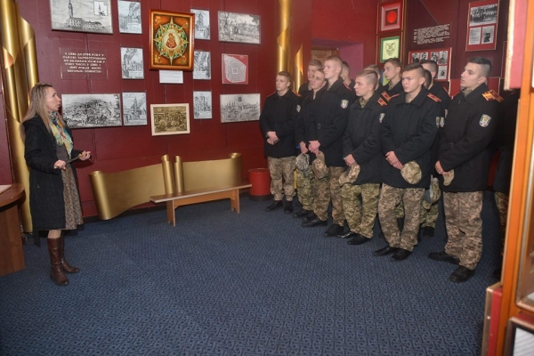 Вихованці військового ліцею імені Героїв Крут завітали в гості до рятувальників