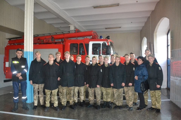Вихованці військового ліцею імені Героїв Крут завітали в гості до рятувальників