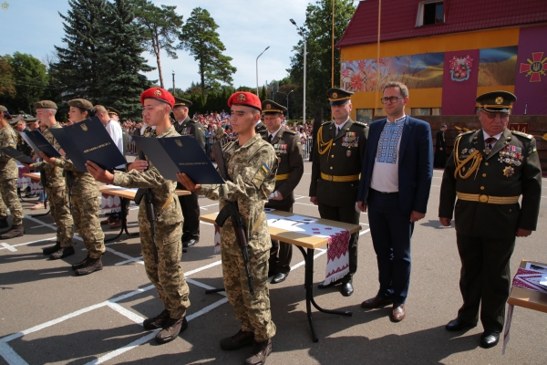 Першокурсники Академії сухопутних військ склали присягу на вірність українському народові