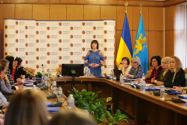 У Львівській ОДА відбувся круглий стіл з питань інституалізації послуг для осіб, постраждалих від насильства