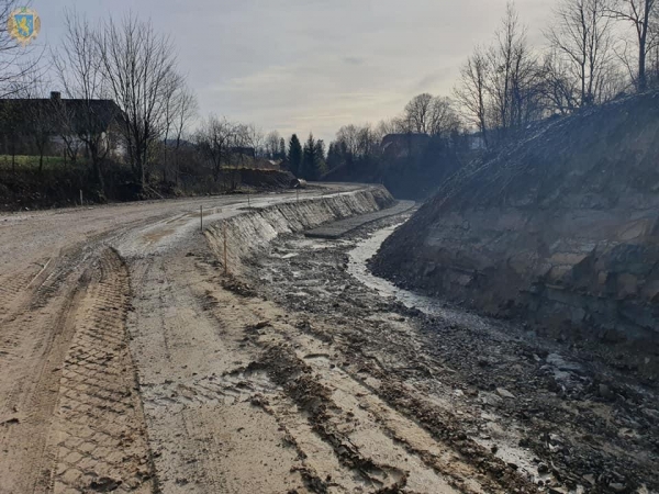 На Львівщині ремонтують дорогу Східниця – Верхнє Синьовидне (фото)
