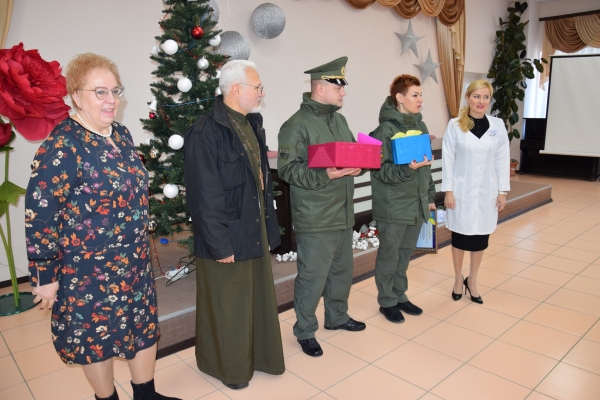 (ВІДЕО) Прикордонники подарували коштовні препарати для маленьких пацієнтів Харківської обласної дитячої клінічної лікарні