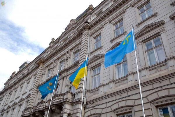 До 6-ї річниці окупації Криму на Львівщині урочисто підняли прапор кримських татар