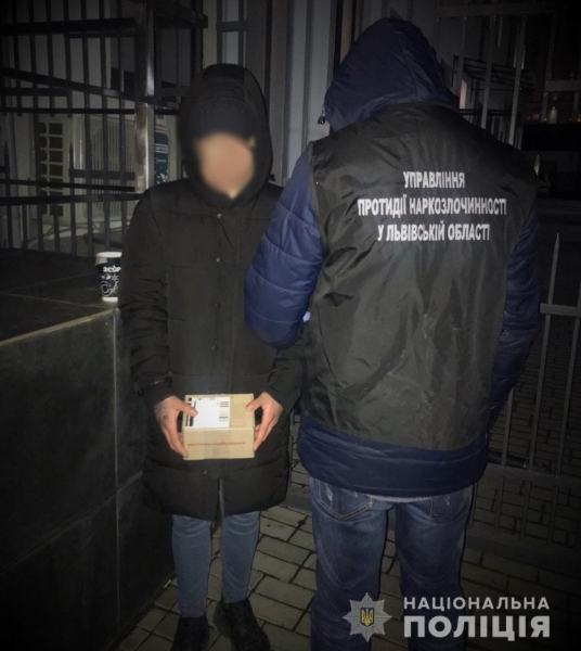 Поліцейські перекрили канал постачання психотропних речовин у Львів