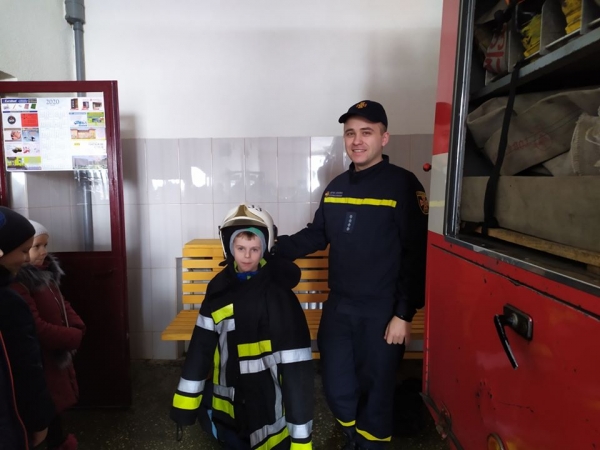  До Червоноградських рятувальників завітали школярі в рамках «Тижня безпеки дитини» 