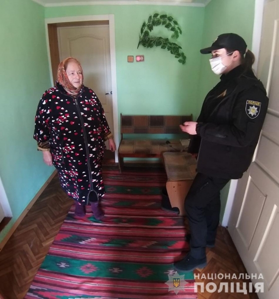 На Львівщині правоохоронці нагадали одиноким людям про дотримання правил карантину