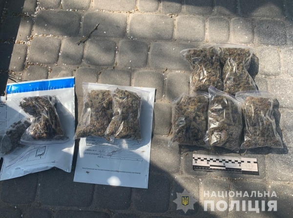 Поліцейські перекрили канал постачання наркотичних речовин з Запорізької області до Львова