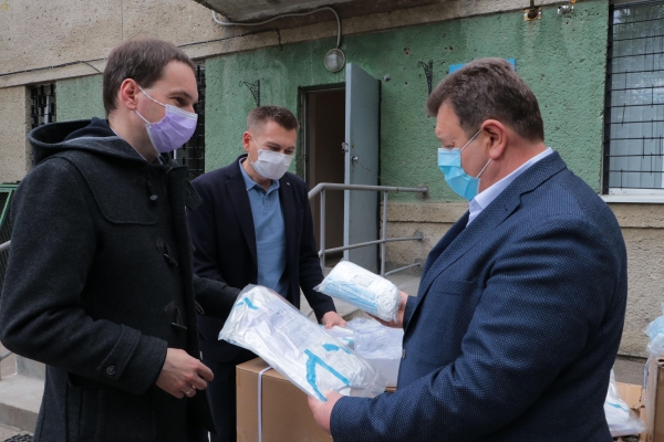 Для Львівського обласного центру екстренної допомоги та медицини катастроф благодійники передали засоби захисту