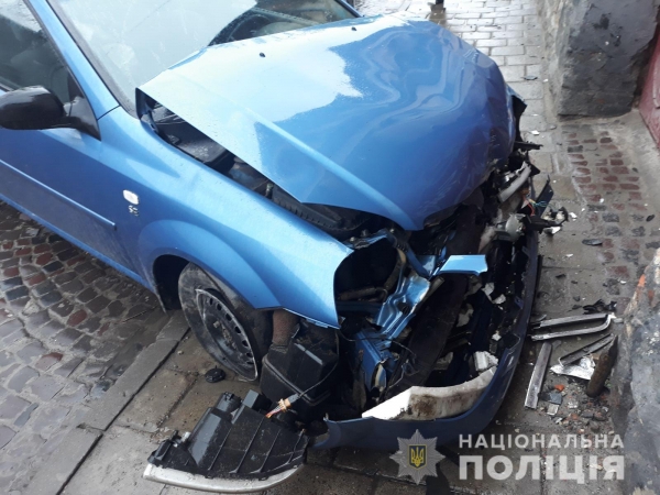 Поліцейські встановлюють обставини ДТП з постраждалим у центрі Львова 
