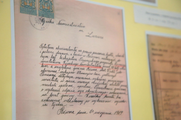 У Державному архіві Львівської області підготували виставку з історії архівної справи