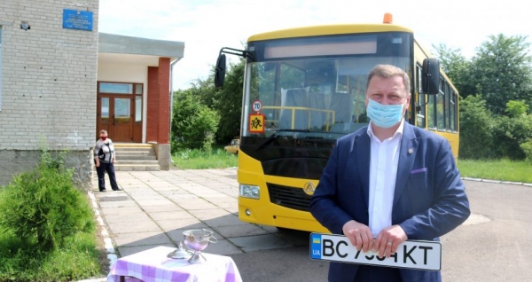 Жвирківська загальноосвітня  школа І-ІІІ ступенів отримала новий автобус «Школярик»