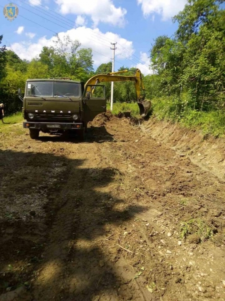 Завершують роботи із відновлення проїзду на ділянці дороги Рожеве-Поляна 