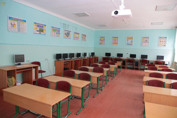 Максим Козицький оглянув ремонтні роботи школи у Миколаєві