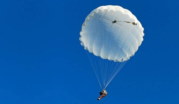 Політ на кулі, стрибки з парашутом та роуп-джампінг: як провести карантинні вихідні