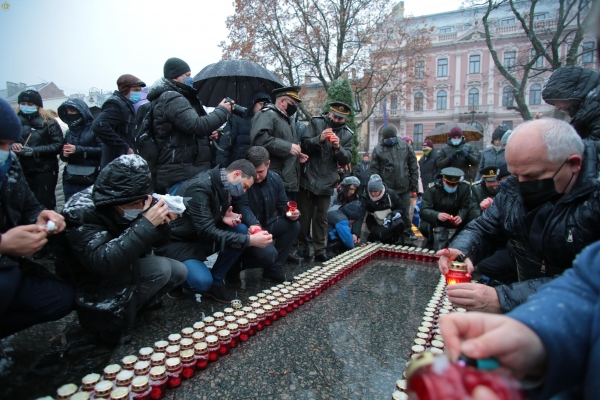 У Львові понад дві тисячі вогнів запалили у пам'ять про жертв голодоморів