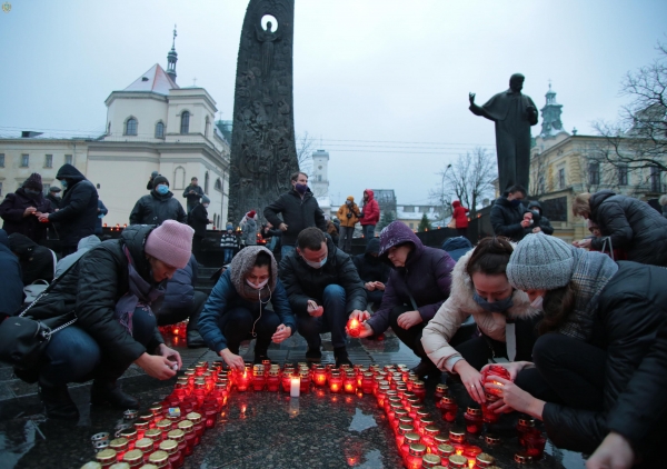 У Львові понад дві тисячі вогнів запалили у пам'ять про жертв голодоморів