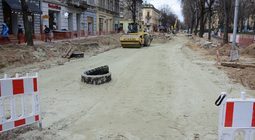 Реконструкція вул. С. Бандери: з боку вул. Чупринки прокладають трамвайні плити