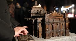 Во Львове открыли миниатюру Оперного театра с шрифтом Брайля