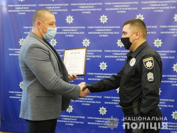 Поліцейські Львівщини отримали відзнаки - за оперативні розкриття злочинів та відважність під час порятунку людини