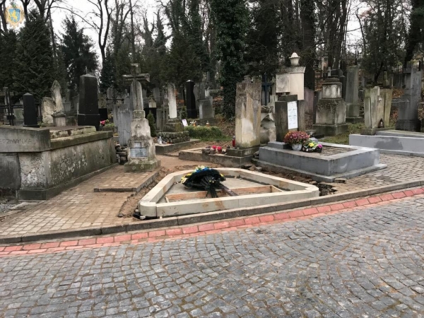 На Личаківському кладовищі зводять пам’ятник Мирославу Скорику