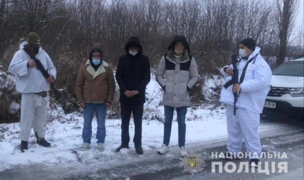 На Львівщині поліцейські взяли під варту іноземця, який організував канал переправлення мігрантів через державний кордон України