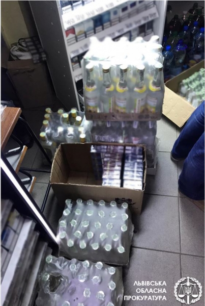 Майже 5 000 пляшок алкоголю та 11 000 пачок цигарок: у Золочівському районі припинили розповсюдження фальсифікату