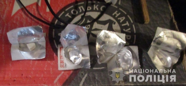 На Львівщині поліцейські повідомили зловмиснику про підозру в розповсюдженні нарковмісних засобів
