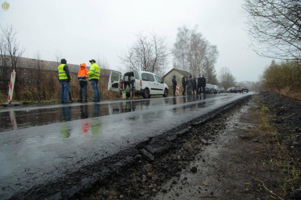 Максим Козицький оглянув хід ремонту дороги Дрогобич-Довголука