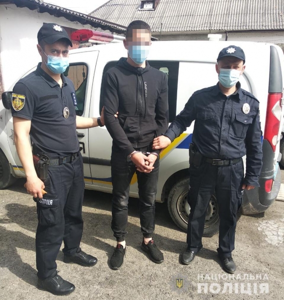 На Львівщині поліцейські затримали зловмисника, який поранив поліцейського та двох лісничих
