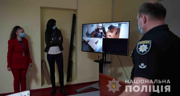 Співробітники Тренінгового центру поліції Львівщини отримали спортінвентар та інтерактивне обладнання від КМЄС