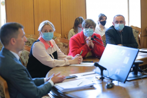 На Львівщині може з’явитися Центр для вакцинації людей зі списку очікування додатку «Дія»