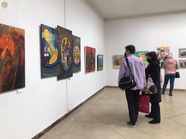 «Весняний салон – 2021»: понад 100 робіт українських митців презентували у Львівському палаці мистецтв