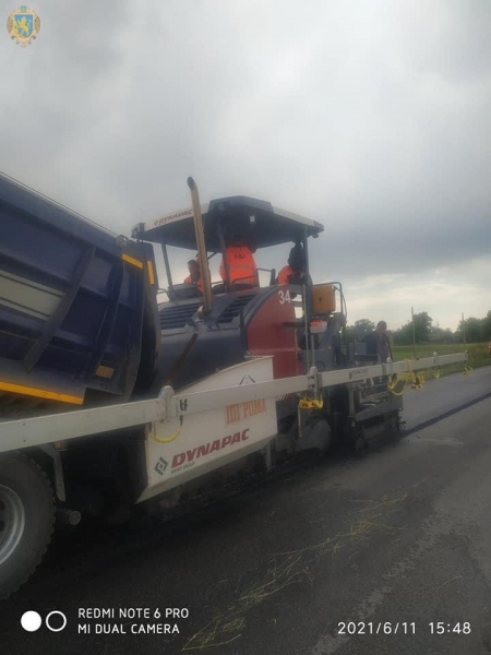 Дорожники завершують ремонт автошляху між населеними пунктами Шишаки та Великі Мости