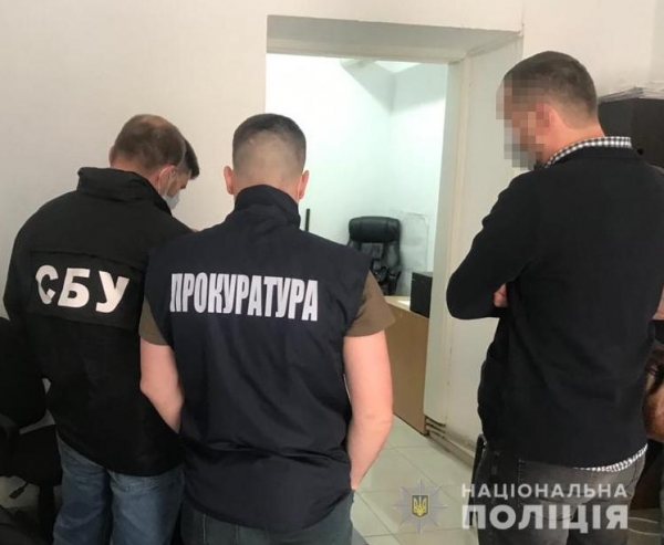На Львівщині поліцейські розслідують діяльність групи осіб, які продавали підроблені довідки з негативним тестом на COVID-19