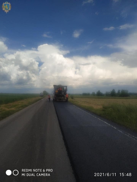 Дорожники завершують ремонт автошляху між населеними пунктами Шишаки та Великі Мости