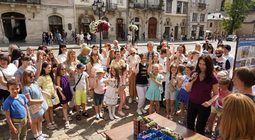 На площі Ринок нагородили переможців дитячого конкурсу «Краків очима маленьких львів’ян»