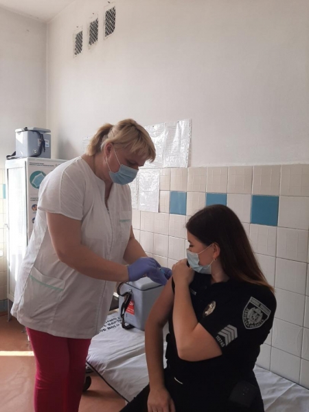 Вчора на Львівщині провакцинували 10 671 особу, з них 2878 – у центрах вакцинації
