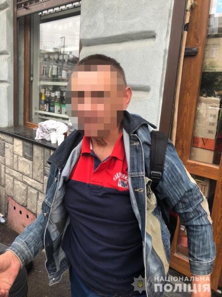 Небайдужий чоловік допоміг поліцейським затримати грабіжника у Львові