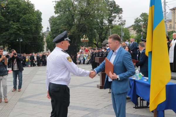 Найкращих поліцейських Львівщини відзначили почесними грамотами з нагоди професійного свята