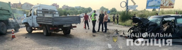 Четверо травмованих, серед яких трирічна дитина – поблизу Львова зіткнулись три автомобілі