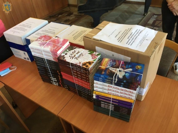 Для української діаспори в Литві передали майже 140 українських книг з Львівщини