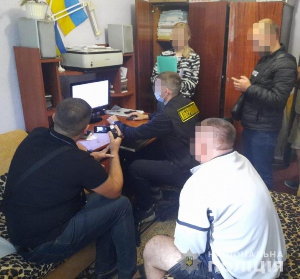 На Львівщині поліцейські викрили зловмисника, причетного до зберігання дитячої порнографії