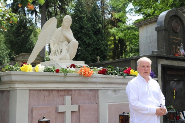 На Личакові вшанували пам’ять письменника, дипломата, депутата Верховної Ради першого скликання Романа Лубківського