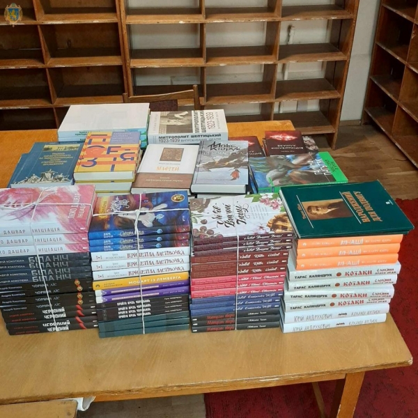 Для української діаспори в Литві передали майже 140 українських книг з Львівщини