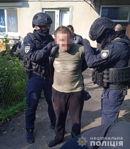 У Львові поліцейські врятували життя жінці, яку погрожував вбити син