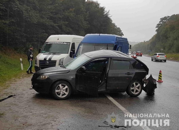 Внаслідок автозіткнення поблизу Львова загинула пасажирка «Мазди» – поліцейські проводять розслідування