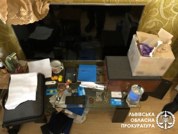На Львівщині викрито діяльність злочинної групи, яка займалася продажем наркотиків у соцмережі 