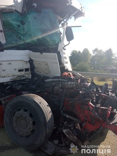 На Львівщині внаслідок зіткнення двох вантажівок травмований водій – правоохоронці встановлюють обставини події
